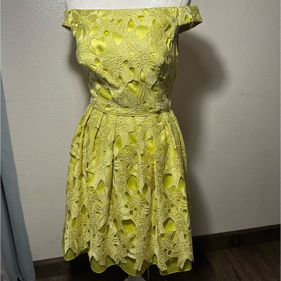 Adrianna Papell Dress Womens size 8 yellow green color flare bottom fit - Picture 7 of 17